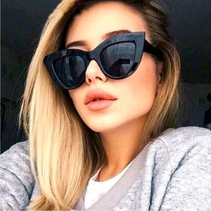 CATEYE SUNGLASSES WITH CASE!!